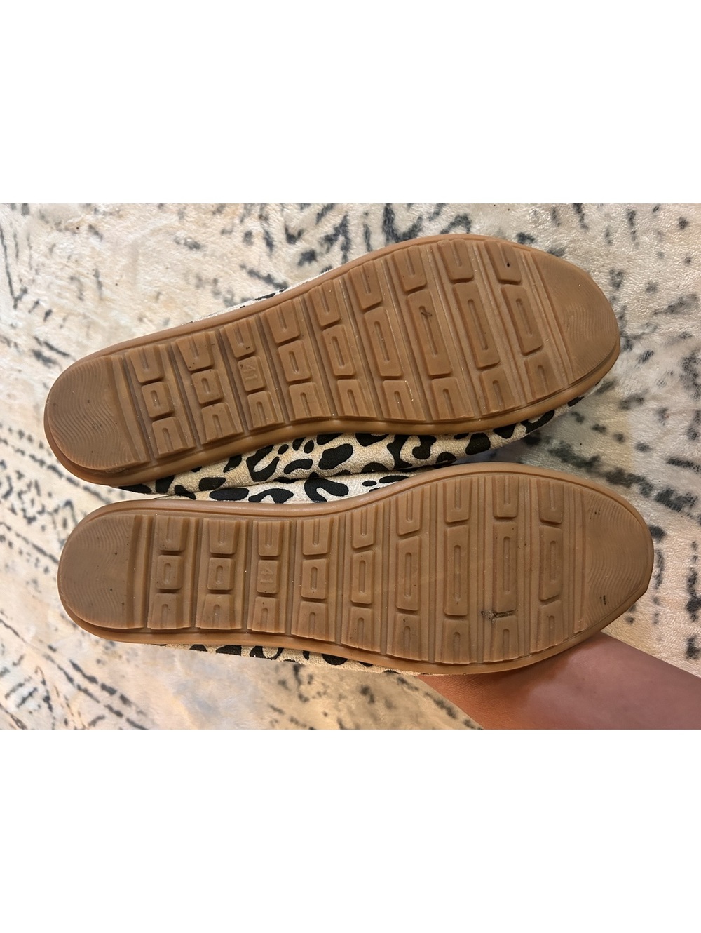 Rongen Women's Leopard Print Loafers with Gold Chain Detail - Picture 4 of 5